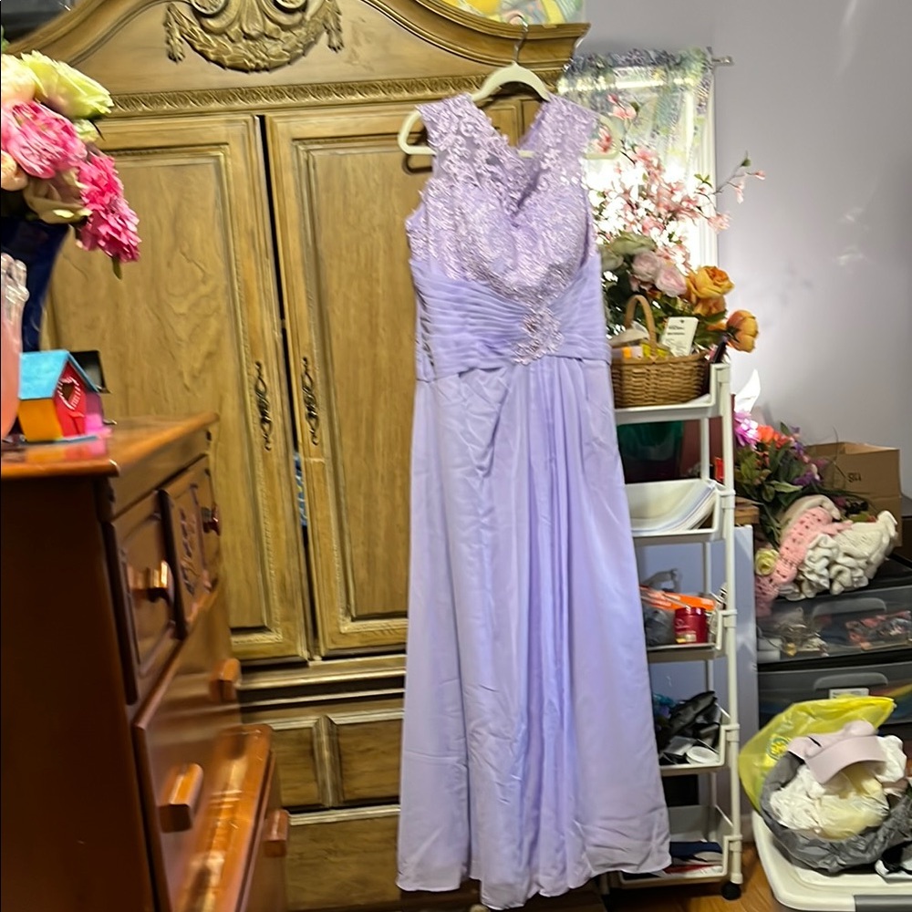 Elegant Lavender Sleeveless Gown